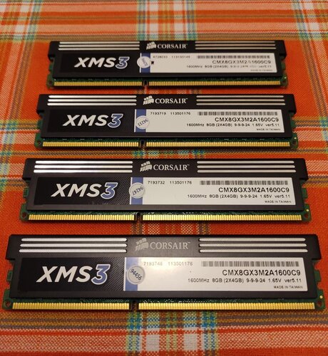 Περισσότερες πληροφορίες για "4x4GB DDR3 Corsair XMS3 CMX8GX3M2A1600C9 PC3-12800 1600MHz (XMP, CL9)"