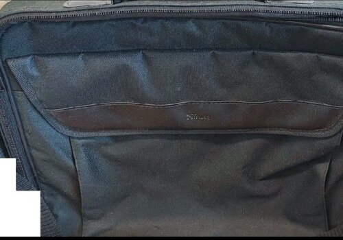 Περισσότερες πληροφορίες για "Πωλείται τσάντα trust laptop 15.6" σε μαύρο χρώμα και δώρο ποντίκι Logitech b100"