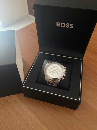 Περισσότερες πληροφορίες για "Hugo Boss ρολόι"