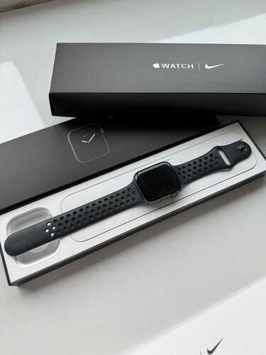 Περισσότερες πληροφορίες για "Apple Watch Nike+ Series 6 Space Gray  aluminium case 44mm"