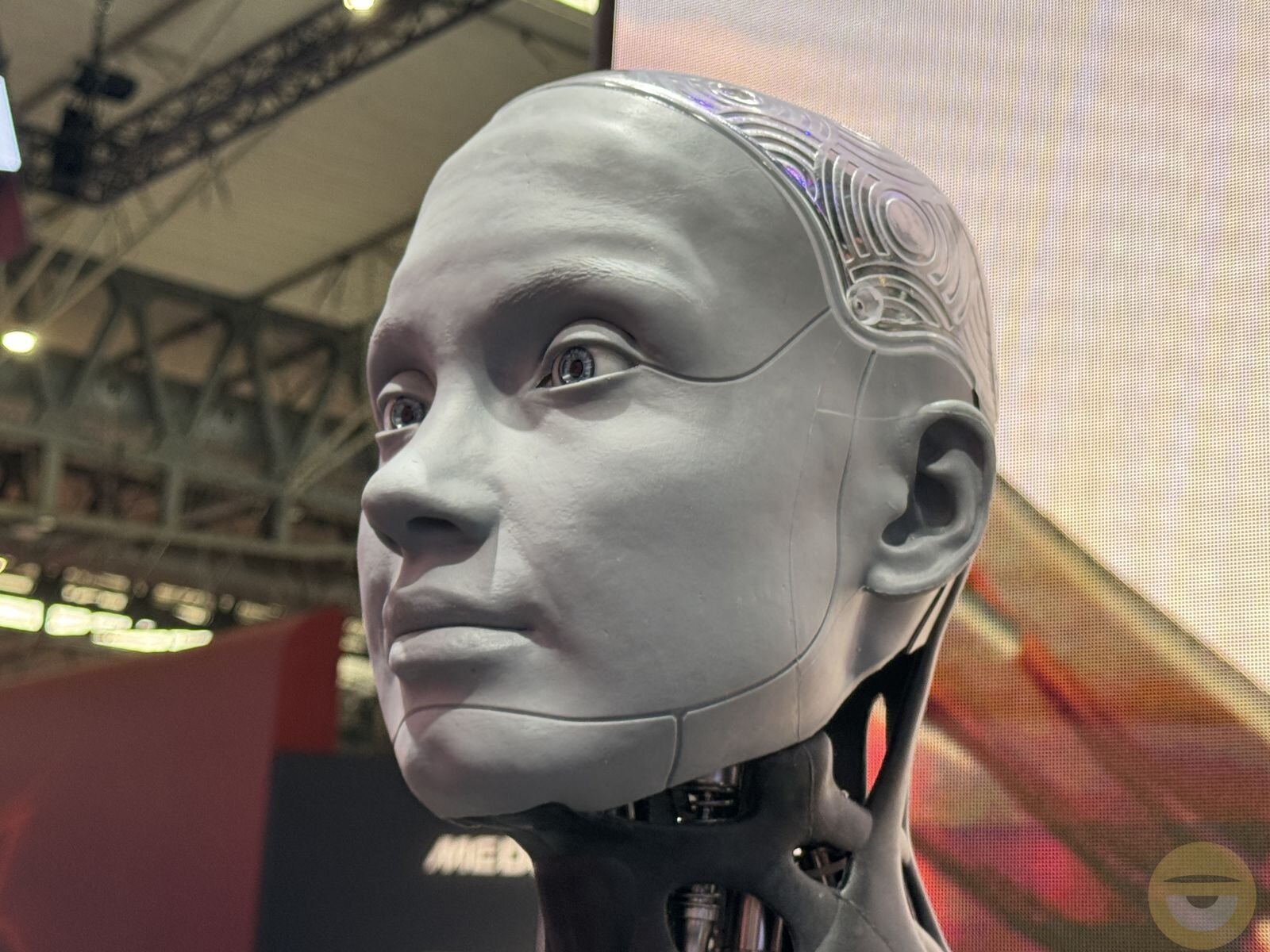 Tο ανθρωποειδές ρομπότ Ameca, μαγεύει τους επισκέπτες του MWC 2024