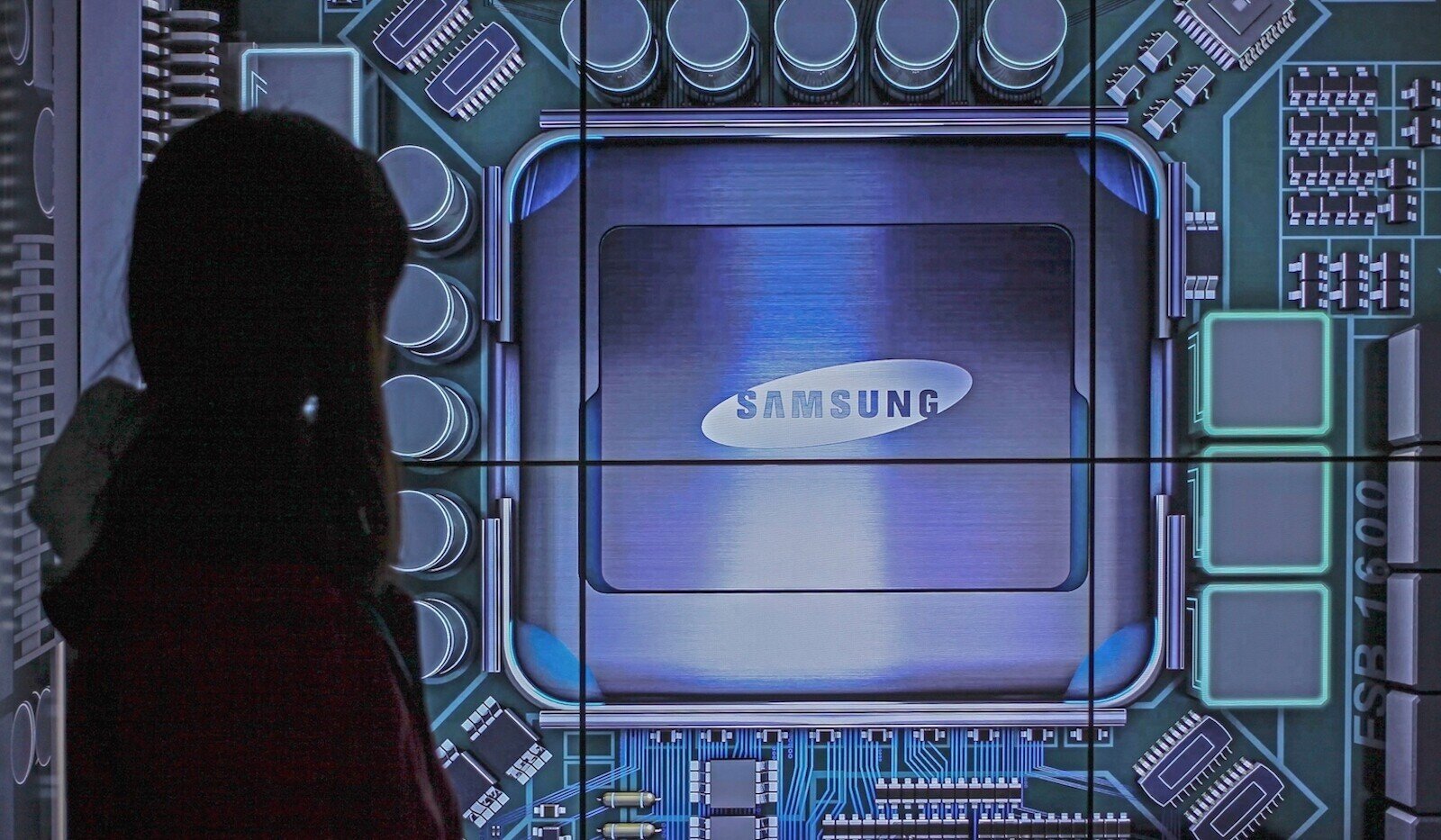 Περισσότερες πληροφορίες για "Η Samsung ετοιμάζει τον επιταχυντή Mach-1 για να ανταγωνιστεί την NVIDIA στον τομέα του AI Inference"