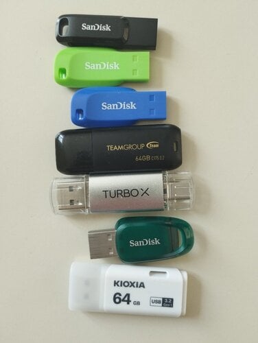 Περισσότερες πληροφορίες για "USB STICKS 64GB&128GB"