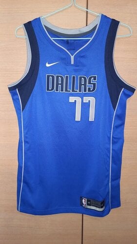 Περισσότερες πληροφορίες για "NBA φανέλα/ εμφάνιση μπάσκετ Luka Doncic στους Dallas Mavericks"