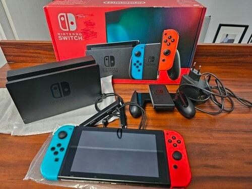 Nintendo Switch 32GB Red/Blue Joy-Con 