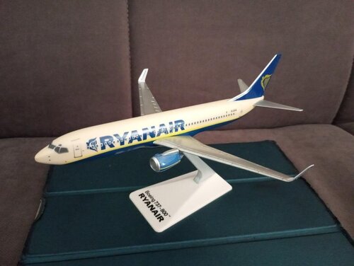 Περισσότερες πληροφορίες για "Boeing 737-800 Ryan Air"