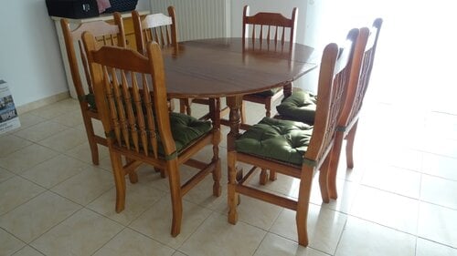 Περισσότερες πληροφορίες για "Τραπέζι με 6 καρέκλες"