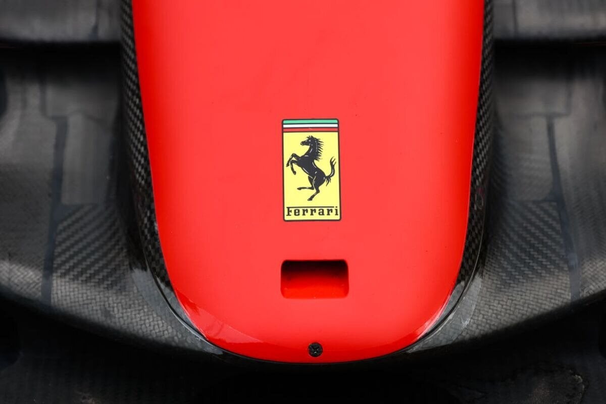 Περισσότερες πληροφορίες για "Εργαστήριο ανάπτυξης μπαταριών λιθίου ανακοίνωσε η Ferrari εν όψει του πρώτου της ηλεκτρικού οχήματος"