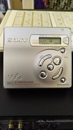 Περισσότερες πληροφορίες για "MiniDisc φορητά ( 2 τεμάχια ) Sony & sharp"