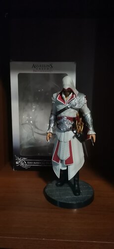Περισσότερες πληροφορίες για "Ezio Brotherhood Statue"