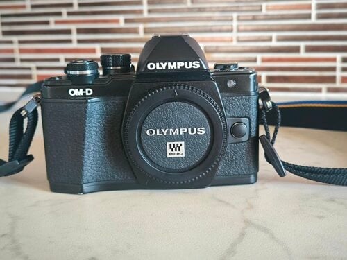 Περισσότερες πληροφορίες για "Olympus E-M10 Mkii 6.875 κλικ!"