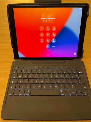 Περισσότερες πληροφορίες για "Apple iPad Pro 10.5'' Wi-Fi + Cellural 64GB Space Gray + Logitech Slim Combo Keyboard"