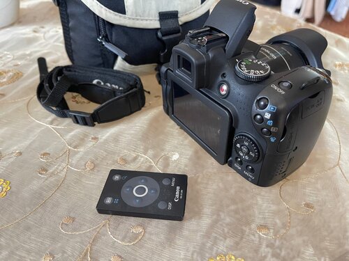 Περισσότερες πληροφορίες για "Φωτογραφική μηχανή Canon SX1 IS + Τρίποδο Unomat ET-200 + τσαντάκι μεταφοράς KONIG."