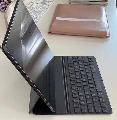 Περισσότερες πληροφορίες για "Apple Smart Keyboard Folio for iPad Pro  12.9 inch"
