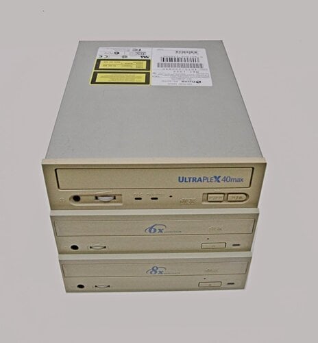 Περισσότερες πληροφορίες για "SCSI CDRW drives - 50pin Plextor - Teac"