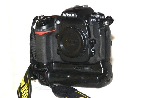 Περισσότερες πληροφορίες για "Nikon DSLR D300S"