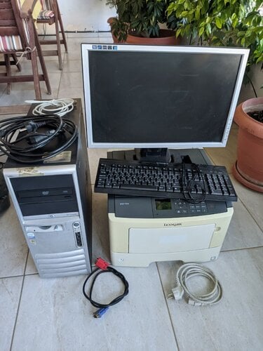 ΧΑΡΙΖΟΝΤΑΙ: Πλήρες PC-οθόνη-laser printer, οθόνες-πληκτρολόγια-dvdrw laptop, Hi-Fi tape+cd Technics
