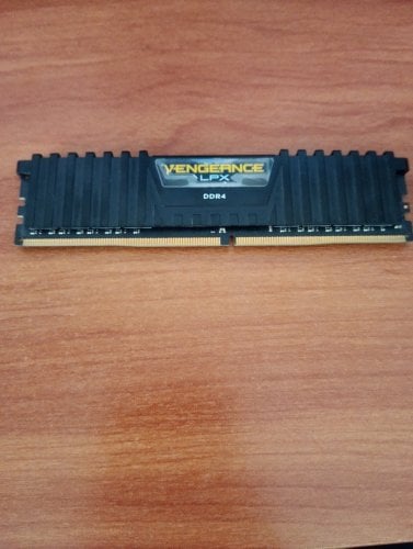 Περισσότερες πληροφορίες για "Ένα 8ρι dimm DDR4 3000 από 16άρι set (Corsair Vengeance LPX CMK16GX4M2B3000C15)"