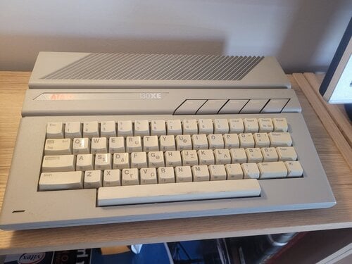Περισσότερες πληροφορίες για "Atari 130XE με κασετόφωνο, Joystick και κασέτες"