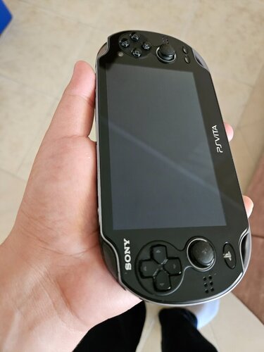 Sony Ps Vita(1004) fat +4gb card