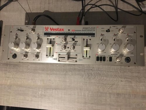 Περισσότερες πληροφορίες για "Vestax PMC-25 Professional DJ Mixer"