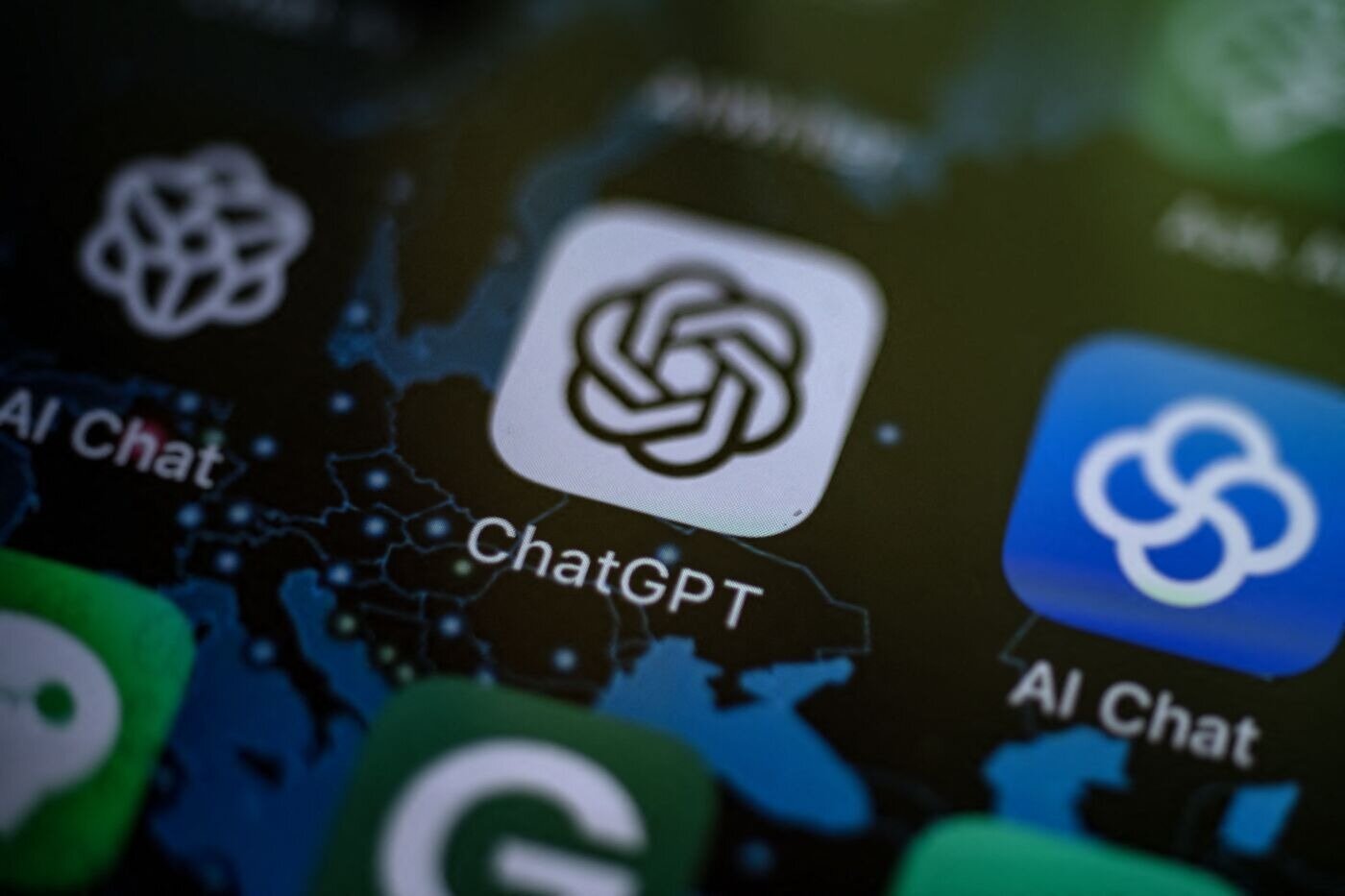 Σε συμφωνία με την OpenAI για ενσωμάτωση του ChatGPT στο iPhone πλησιάζει η Apple