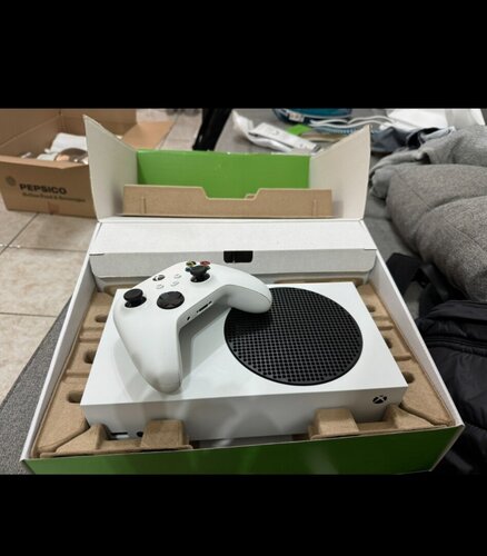 Περισσότερες πληροφορίες για "Microsoft Xbox Series S - Xbox elite series 2 wireless controller"