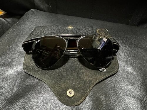 Περισσότερες πληροφορίες για "Ray Ban Aviator black"