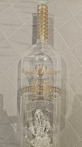 Περισσότερες πληροφορίες για "superior vodka Royal dragon  άδειο μπουκάλι"