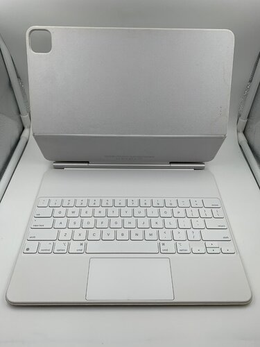 Περισσότερες πληροφορίες για "Apple Magic Keyboard 12.9 ιντσών (Λευκό, Πολύ Καλή Κατάσταση)"