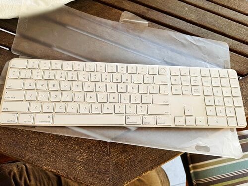 Περισσότερες πληροφορίες για "Πληκτρολόγιο Apple Magic Keyboard with Touch ID A2520"