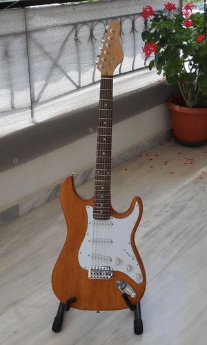 Περισσότερες πληροφορίες για "Modded strat clone, scalloped neck (δεκτές ανταλλαγές)"