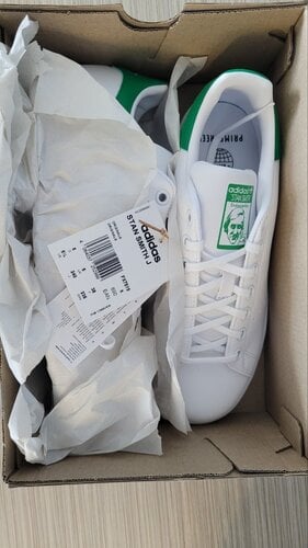 Περισσότερες πληροφορίες για "Adidas Stan Smith και Adidas Ozweego ΑΦΟΡΕΤΑ"