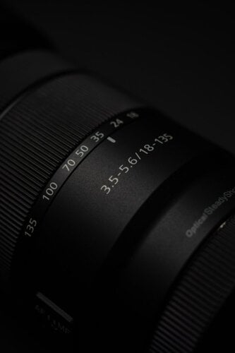 Περισσότερες πληροφορίες για "Sony E 18-135mm F3.5-5.6 OSS"