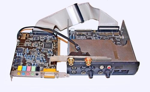 Περισσότερες πληροφορίες για "Sound Blaster SB0010D internal drive + SB LiveI value CT4830 πακέτο"