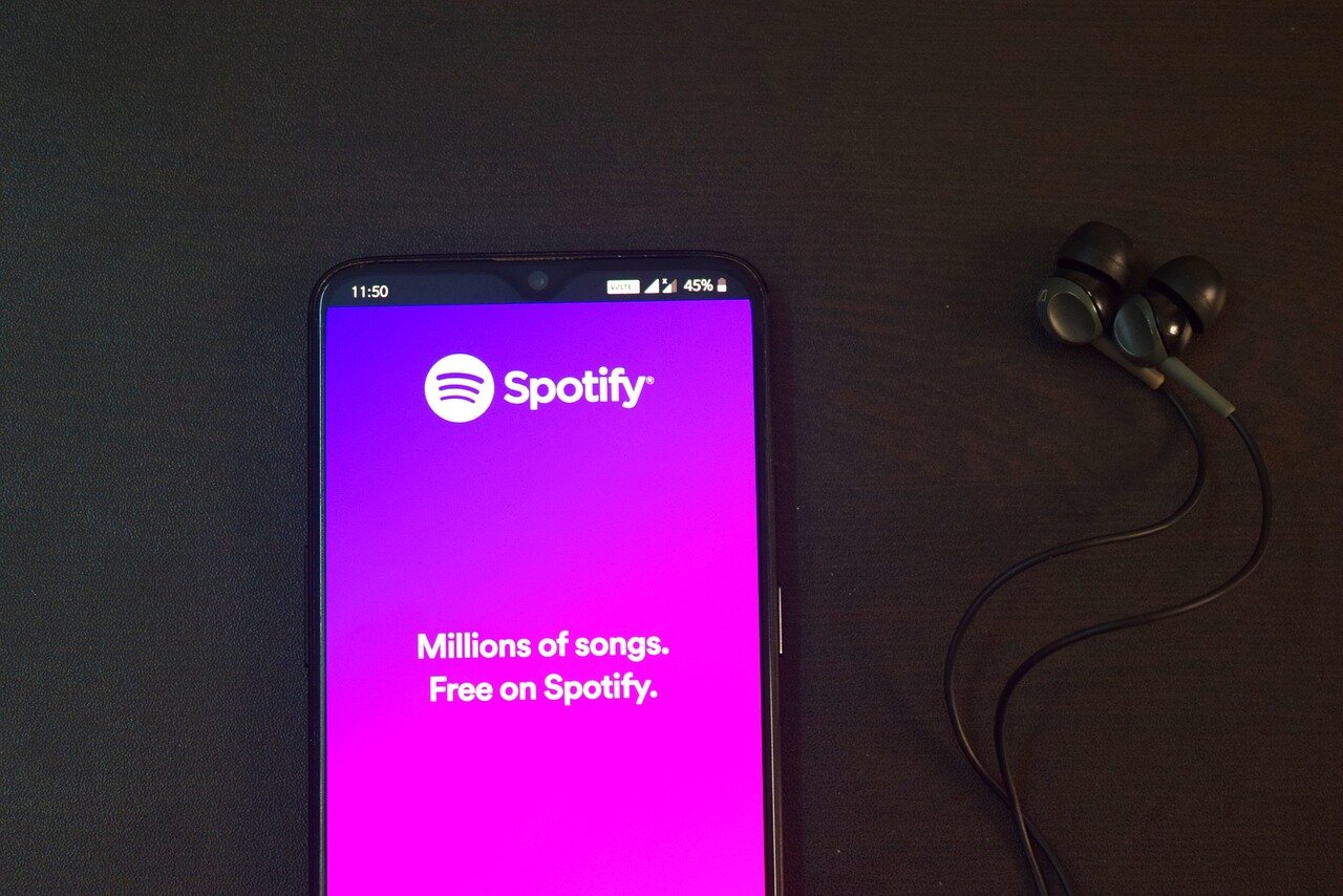 Περισσότερες πληροφορίες για "Το Spotify επαναφέρει την πρόσβαση στους στίχους και για τους χρήστες της δωρεάν συνδρομής"