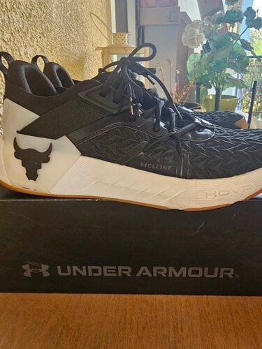 Περισσότερες πληροφορίες για "Under Armour Project Rock 6"