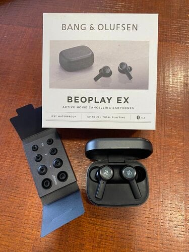 Περισσότερες πληροφορίες για "Beoplay EX, τα πιο ισχυρά ασύρματα ακουστικά της Bang & Olufsen"