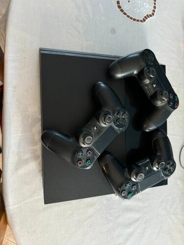 Περισσότερες πληροφορίες για "PS4 500GB + 3 CONTROLERS"