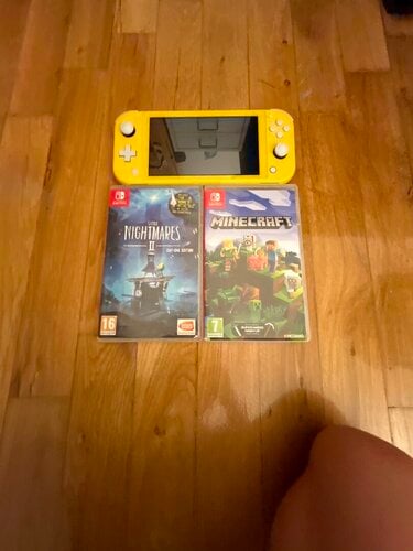 Περισσότερες πληροφορίες για "Nintendo Switch Lite + 2 games"