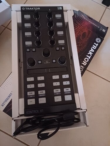 Περισσότερες πληροφορίες για "Traktor kontrol x1 mk2"