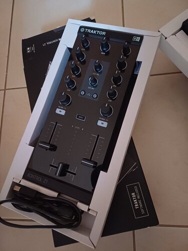 Περισσότερες πληροφορίες για "Traktor Kontrol x1 z1"