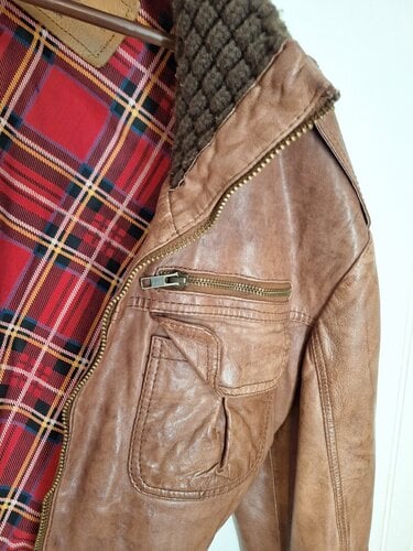 Περισσότερες πληροφορίες για "VINTAGE BOMBER LEATHER JACKET"