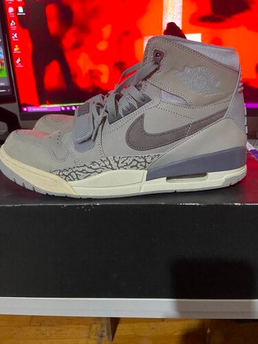 Περισσότερες πληροφορίες για "Nike Jordan Legacy 312 Grey"