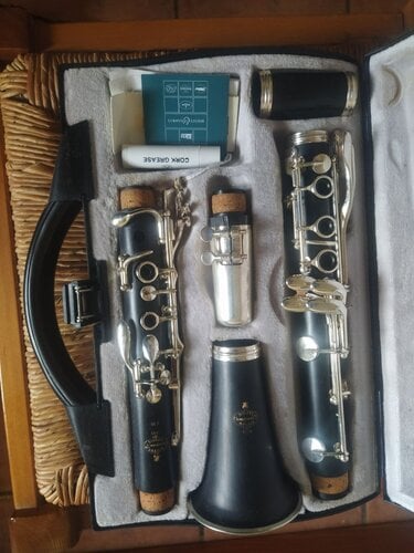 Περισσότερες πληροφορίες για "Buffet Clarinet Bb E10"