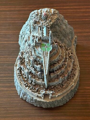 Περισσότερες πληροφορίες για "Lord of the Rings Minas Tirith - Weta Collectibles"