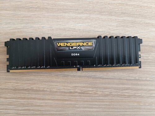 Περισσότερες πληροφορίες για "Corsair Vengeance LPX 16GB DDR4 RAM"