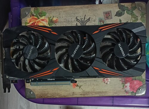 Περισσότερες πληροφορίες για "1070 gigabyte 3fan"