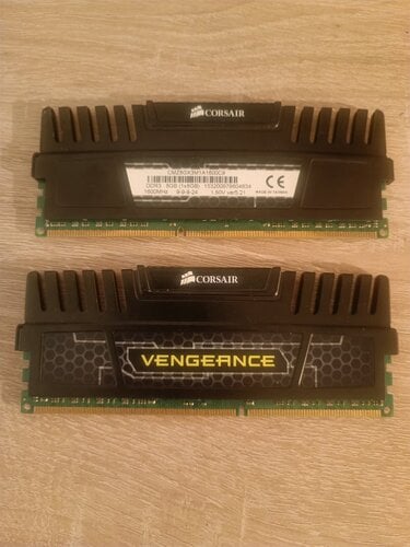 Περισσότερες πληροφορίες για "Corsair Vengeance  (8 GB/DDR3/1600MHz)"