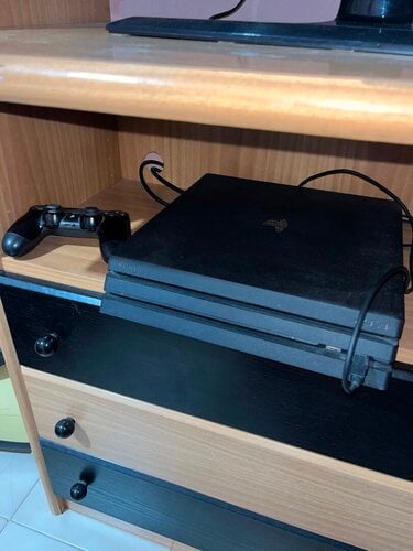 Περισσότερες πληροφορίες για "PS4 Pro + Controller + 5 games"